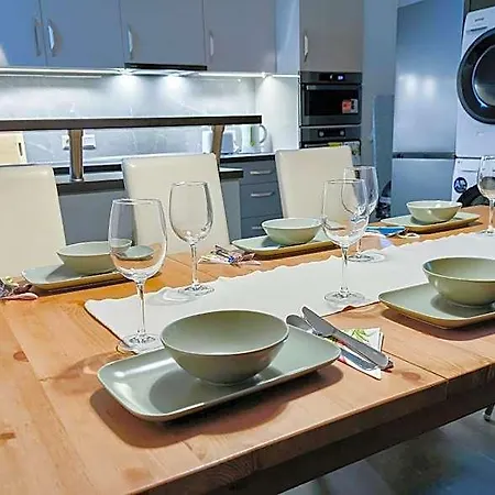בית הארחה Corvin Point And 3*