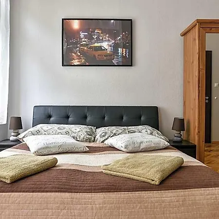 בית הארחה Corvin Point And 3*