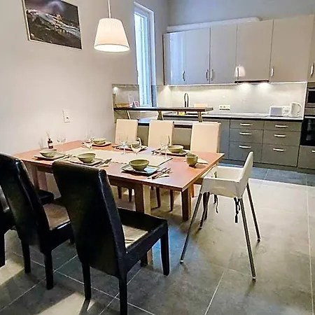 Corvin Point And בית הארחה 3*