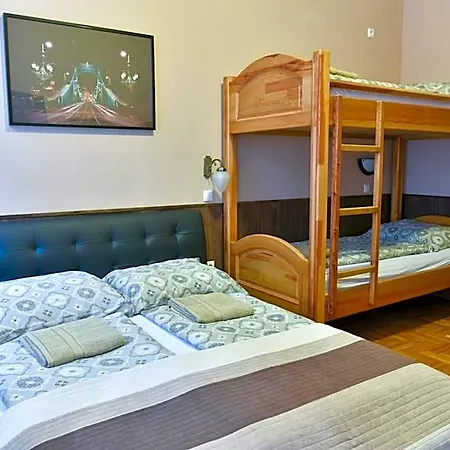 Corvin Point And בית הארחה 3*