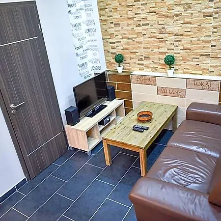 בית הארחה Corvin Point And 3*