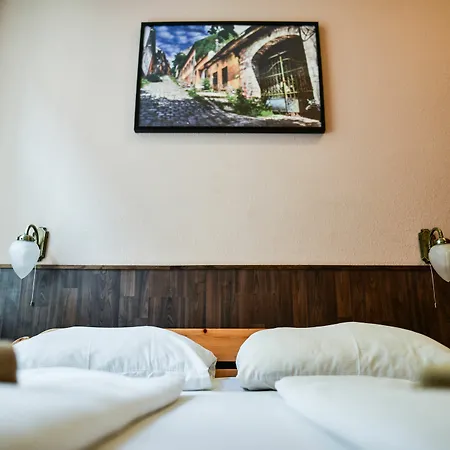 Corvin Point And Casa de hóspedes 3*