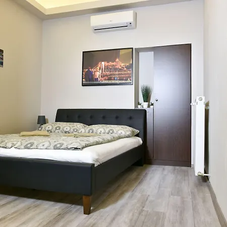 Corvin Point And بيت ضيافة 3*