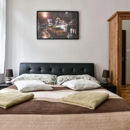 Corvin Point And بيت ضيافة بودابست