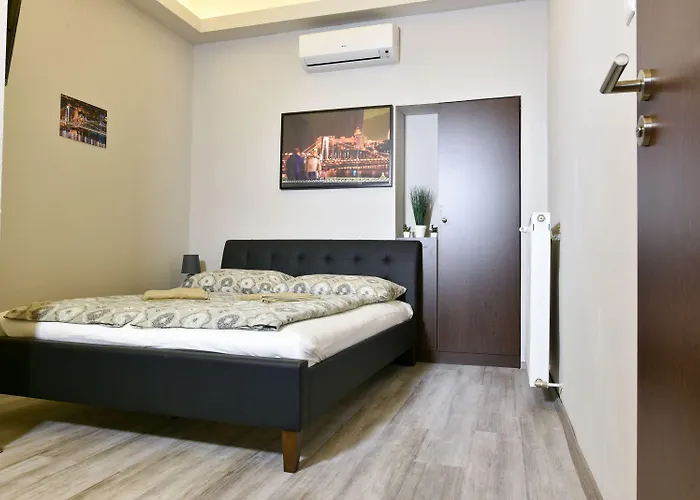 Corvin Point And Gæstehus 3*